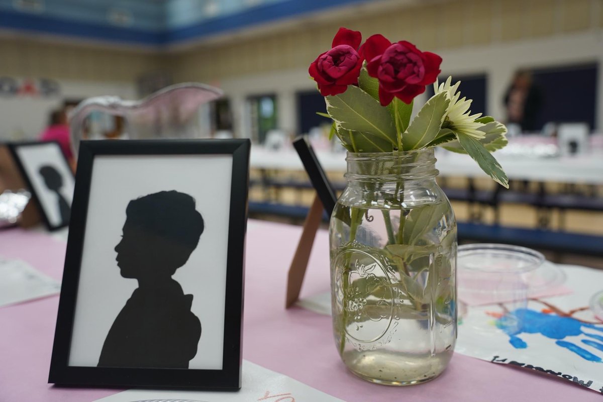 CELEBRATING MOMS ☕️🌸: @Dean_Road_Elem hosted a Mother's Day Tea to honor all the incredible moms in our community! Each special guest was presented with a framed silhouette of their child and handprint finger paintings of bluebirds that read, 'You're the 'tweetest mom ever.'
