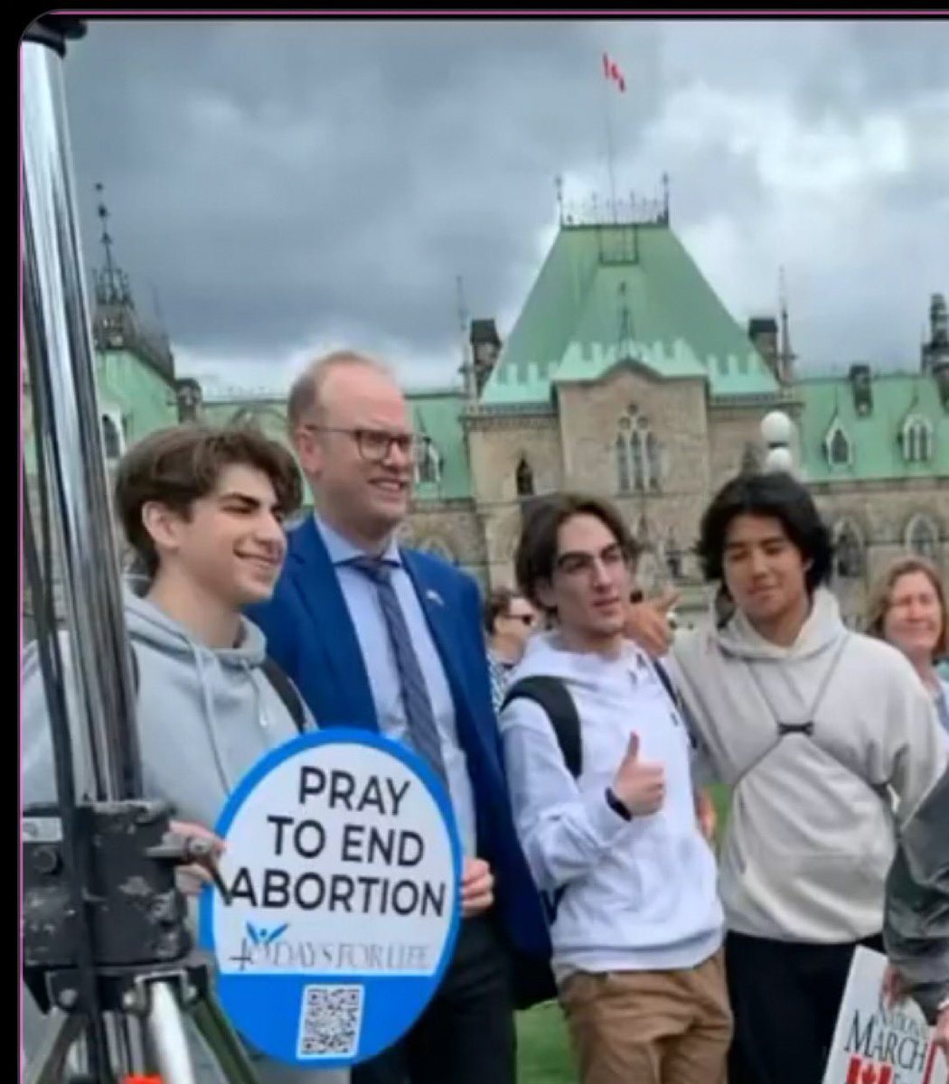 Are these 3 boys out of 47 people the ones that sold the most chocolate bars for the class trip to Ottawa❓
Are their names actually on Arnold’s petition❓ 
#NeverTrustConservatives #MyBodyMyChoice 
#HandsOfMyBody #PierrePoilievreIsUnelectable 
#PierrePoilievresLyingToYou