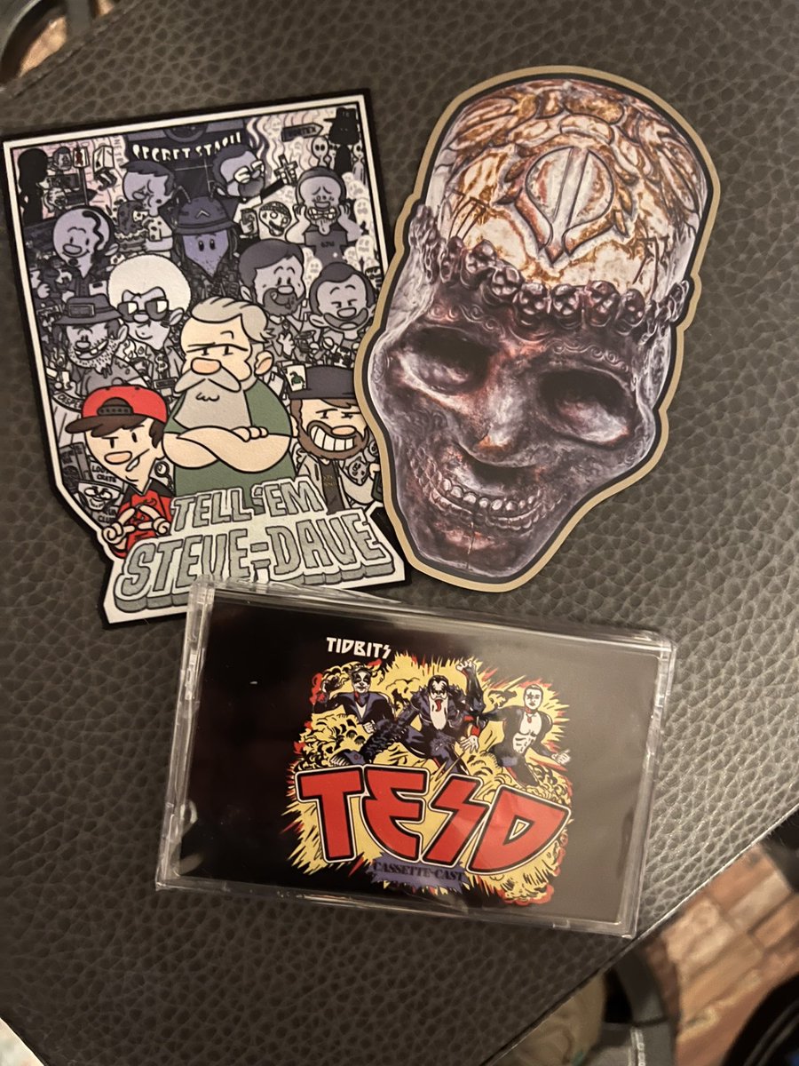Loathstupid's tweet image. 🛑 #Giveaway time! Skull magnet patch @TellEmSteveDave @sundayjeff @BQQuinn and a sweet cassette tape #Tidbits like comment #TESD and repost to enter. @tesdgroupie @SModfan @DonovanTESD @GitEmSteveDave @tmilo1982 @lanceman59 @MaxwellClassic spread the word please good luck 🍀