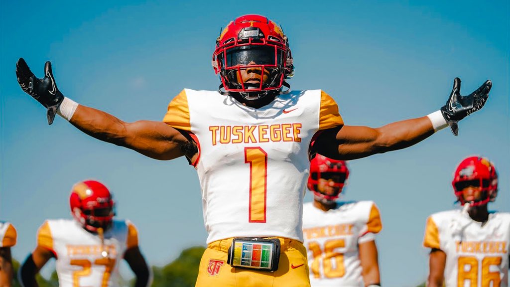 #AGTG After a great conversation with @WilliamsJrHarry I am Blessed to receive a offer from Tuskegee University @CoachWarren23 @CoachL__ @KoachJDrake @TerrellPinson @jbwoodall271 @Iam_JuanJackson