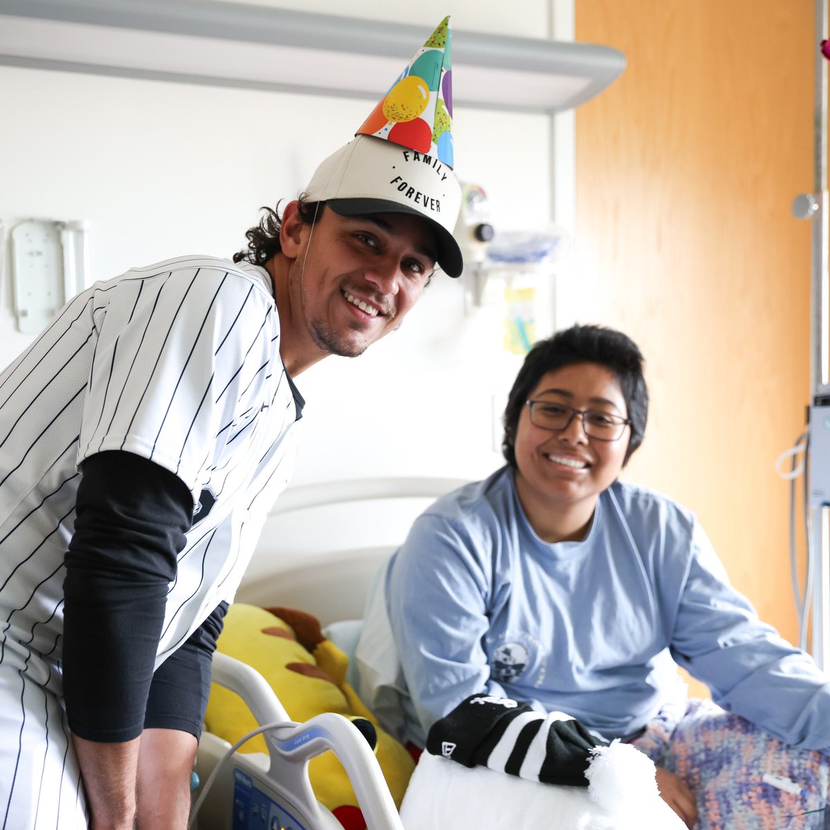 In celebration of National Nurses Week, Nicky and Sydney Lopez visited children and families at RUSH University Medical Center to deliver White Sox toys and breakfast to the medical staff! 🩺❤️