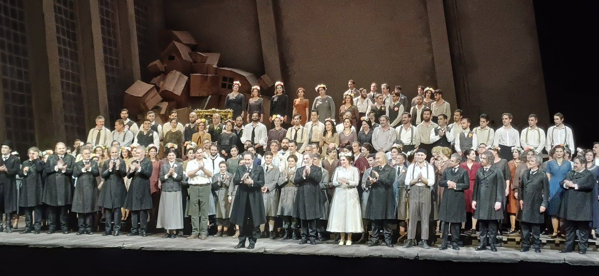 PabloFontdeMor2's tweet photo. Que un Teatro español ponga en escena una nueva produccion de Die Meistersinger von Nürnberg de Wagner sería impensable hace unos años,  pero el @Teatro_Real no sólo lo ha hecho, sino que la produccion de Laurent Pelly y direccion musical de Heras Casado es excelente. Enhorabuena https://t.co/LVF2y4Dy1d