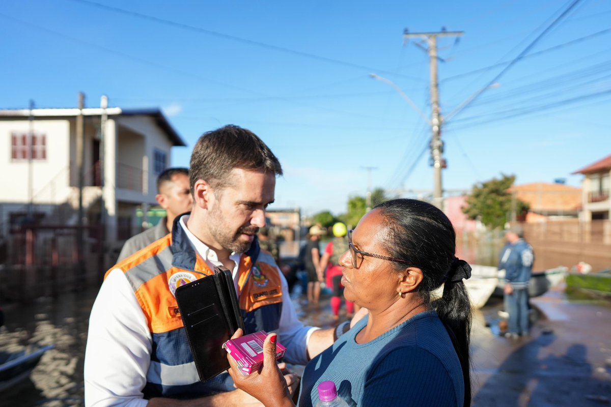 EduardoLeite_'s tweet image. Estive hoje em Eldorado do Sul, um dos municípios mais atingidos pelas cheias. Estamos ao lado da cidade para começar a restabelecer os serviços mais básicos e depois trabalhar na reconstrução. A dor provocada pela devastação me comove e mobiliza.