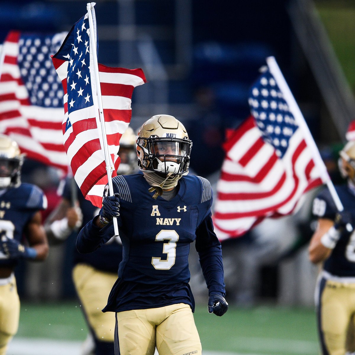 #AGTG Blessed to receive an offer from Navy !!! @NavyFB @CoachWimberly @Coach_FredM @lhsvikingsfbrec @CoachJ_Williams @CarterVikingsFB @CoachReese_LHS @ChadSimmons_ @JeremyO_Johnson @RustyMansell_