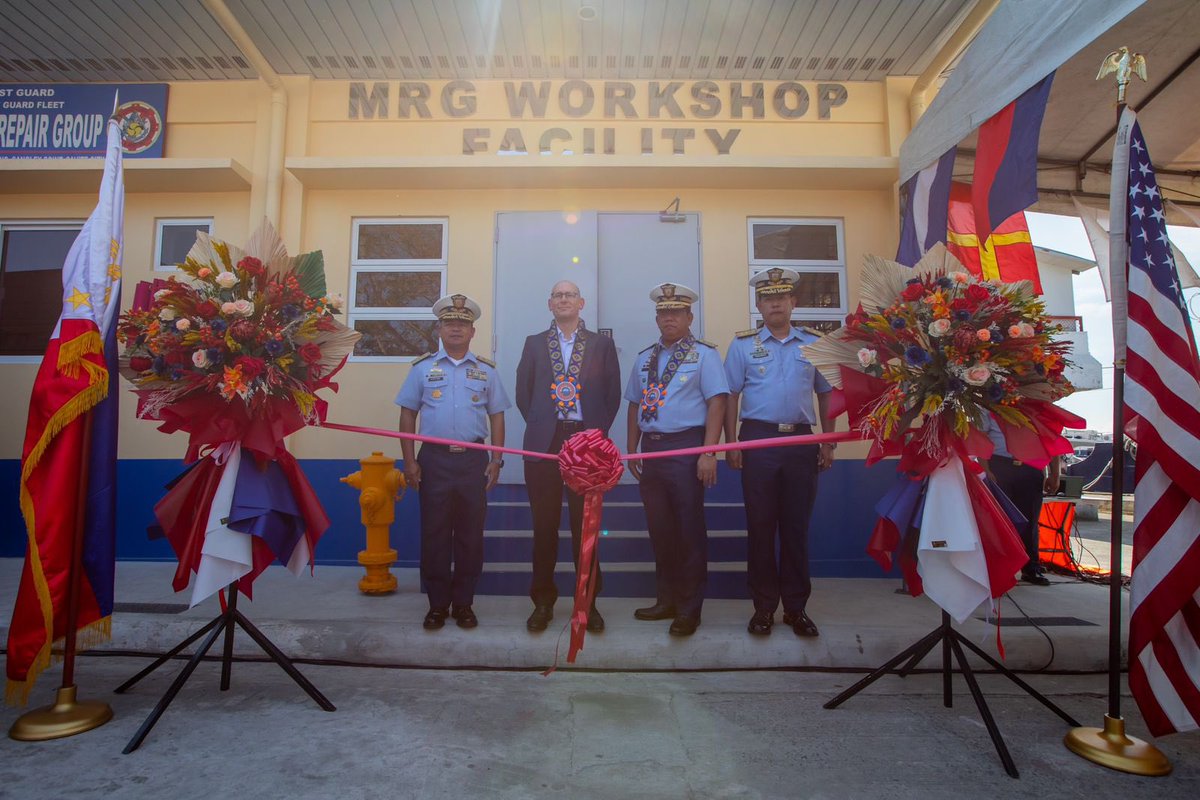 U.S. Embassy Deputy Chief of Mission Ewing joined @CoastGuardPH Vice Admiral Allan Victor Dela Vega for the inauguration of PCG's Php 54-million vessel maintenance facility, funded and supported by the United States to help promote maritime security. #FriendsPartnersAllies