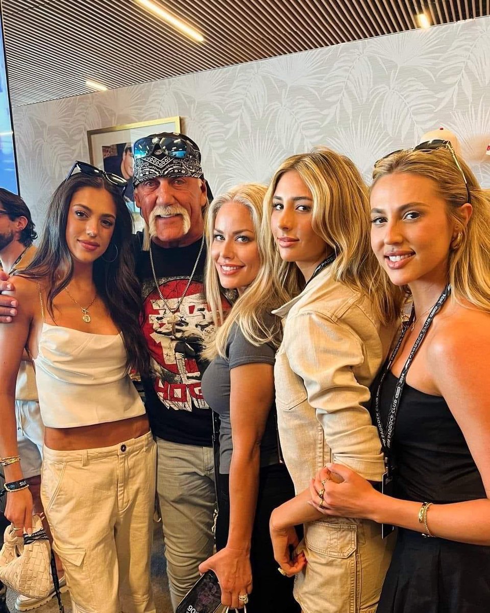 #HulkHogan with his wife and #SylvesterStallone's daughters