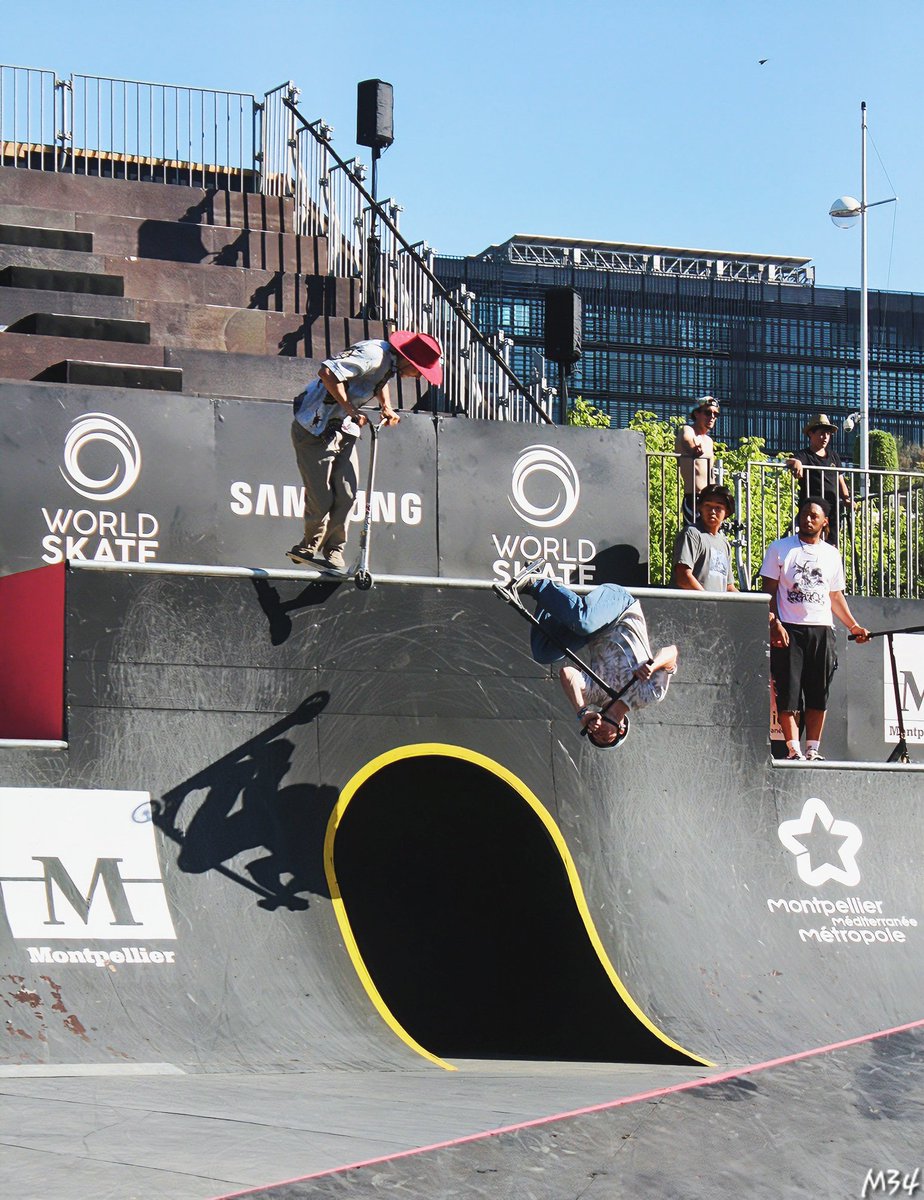 djilin34's tweet image. #Fise Montpellier 2024, les gars en trottinette, avec en arrière plan la Mairie de Montpellier.
Comme on dit dans le sud, ct le cagnard aujourd&apos;hui 🥵🌞🌞🌞
#JeudiPhoto #Fiseworld #photography #photo #photographie #photooftheday #trotinette #Hérault #Occitanie