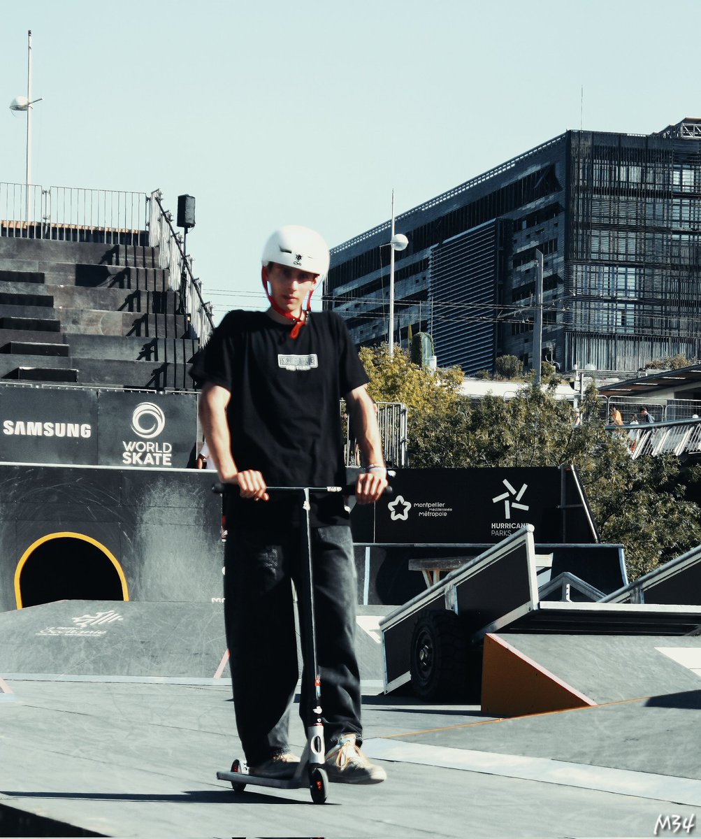 djilin34's tweet image. #Fise Montpellier 2024, les gars en trottinette, avec en arrière plan la Mairie de Montpellier.
Comme on dit dans le sud, ct le cagnard aujourd&apos;hui 🥵🌞🌞🌞
#JeudiPhoto #Fiseworld #photography #photo #photographie #photooftheday #trotinette #Hérault #Occitanie