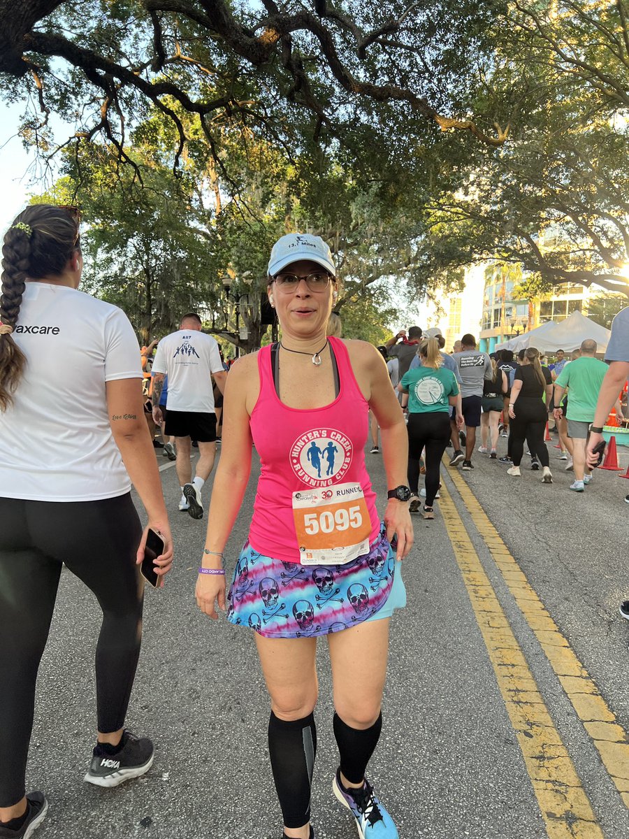 trackshack's tweet photo. Calling it “glitter for the effort” rather than sweat today! Huge thanks to everyone for an awesome @SimplyIOA #corp5k presented by @KeyHRO ✨✨✨ https://t.co/pWjTi5KQlG