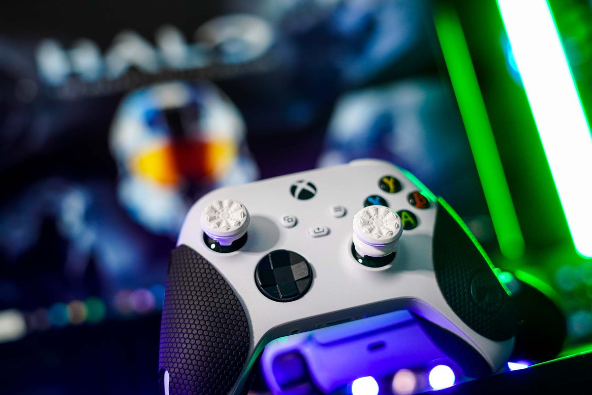 Everybody's working for the weekend! 🤩 Make your weekend a Galactic one! 🌠 ➡ kontrolfreek.pro/UOcMFm 📸 = @GriizzIy