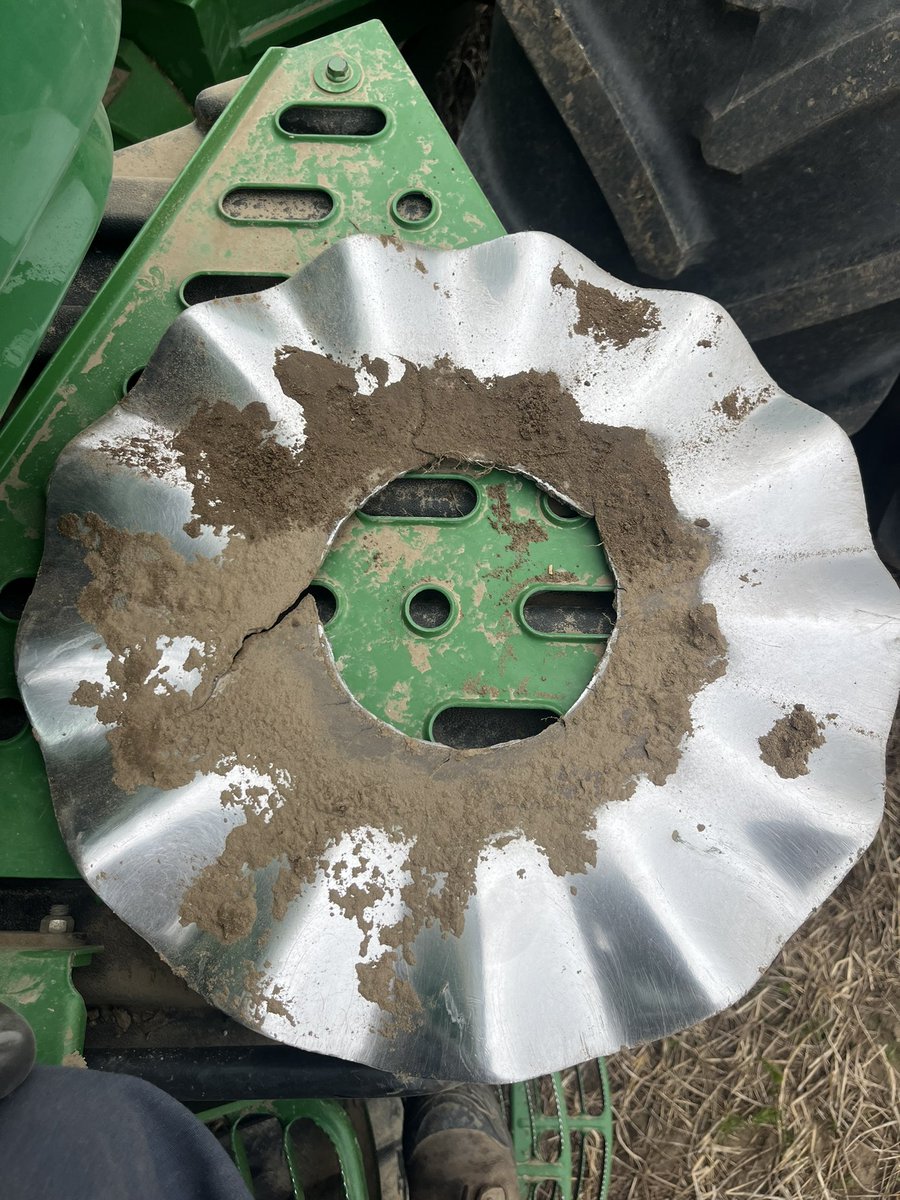 McblainFarms's tweet image. 😡 Who builds better quality coulters than these ones from ETS? Love the machine but getting sick of replacing broken coulters. RT appreciated.   #ontag #plant24 @soilwarrior