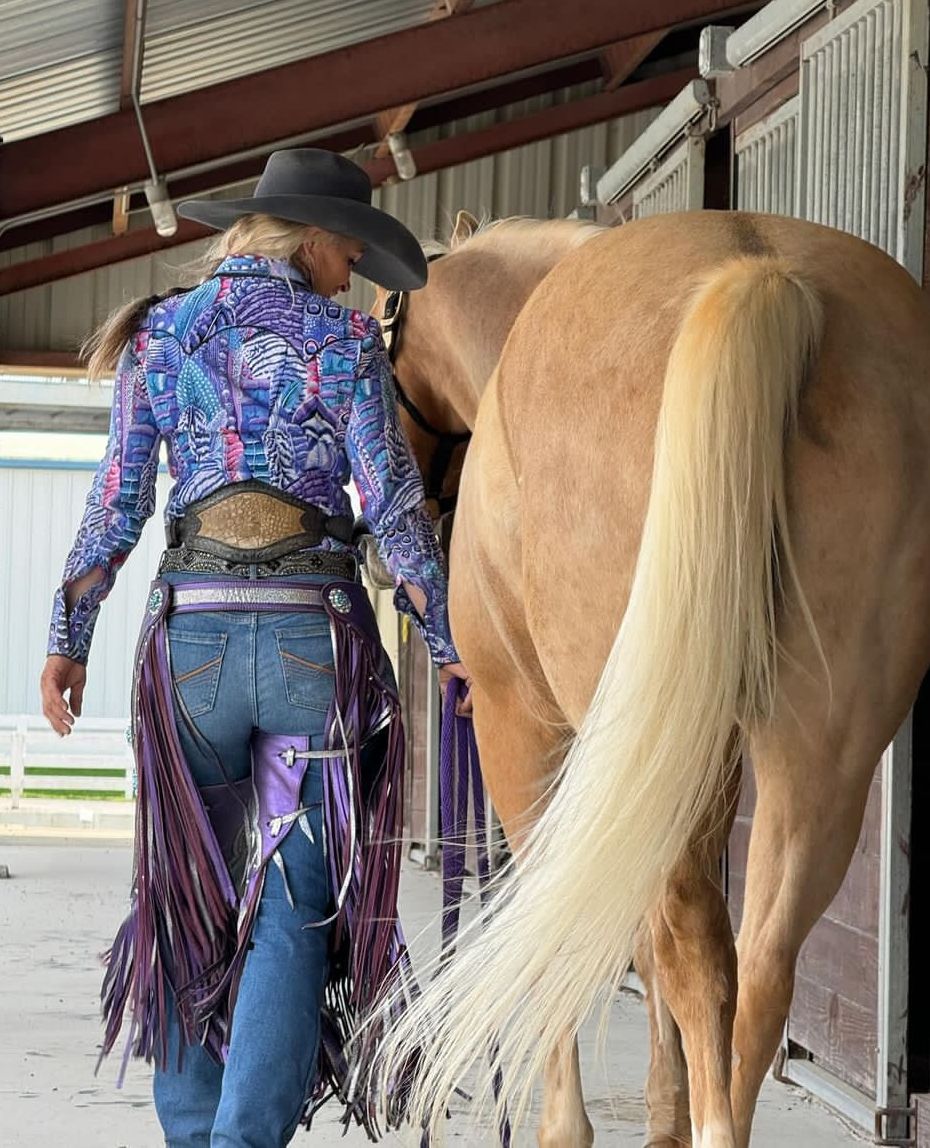 Life's too short for stiff denim 🔥 @kendalenseigne
⁠
#Idyllwind #MirandaLambert #BootBarn #CowgirlBoots #WesternFashion #WesternStyle #CountryGirl #Cowgirl #DenimStyle