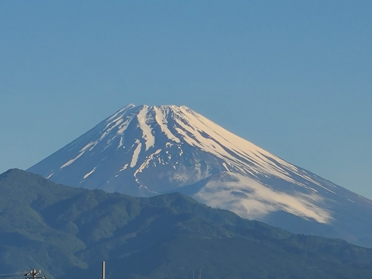 mocchan0924's tweet photo. おはモニ☺️
富士山🗻❗
これがなきゃ静岡じゃないよね🎵
ミニストップの食べられるスプーン😋
そして、いつものサバ定食と納豆😁
今日も始まり始まり~👍️
#イズモニ
#サバ
#納豆
#富士山
#イチゴソフト
#ミニストップ
#NOdom さん https://t.co/13cFPIF3pg