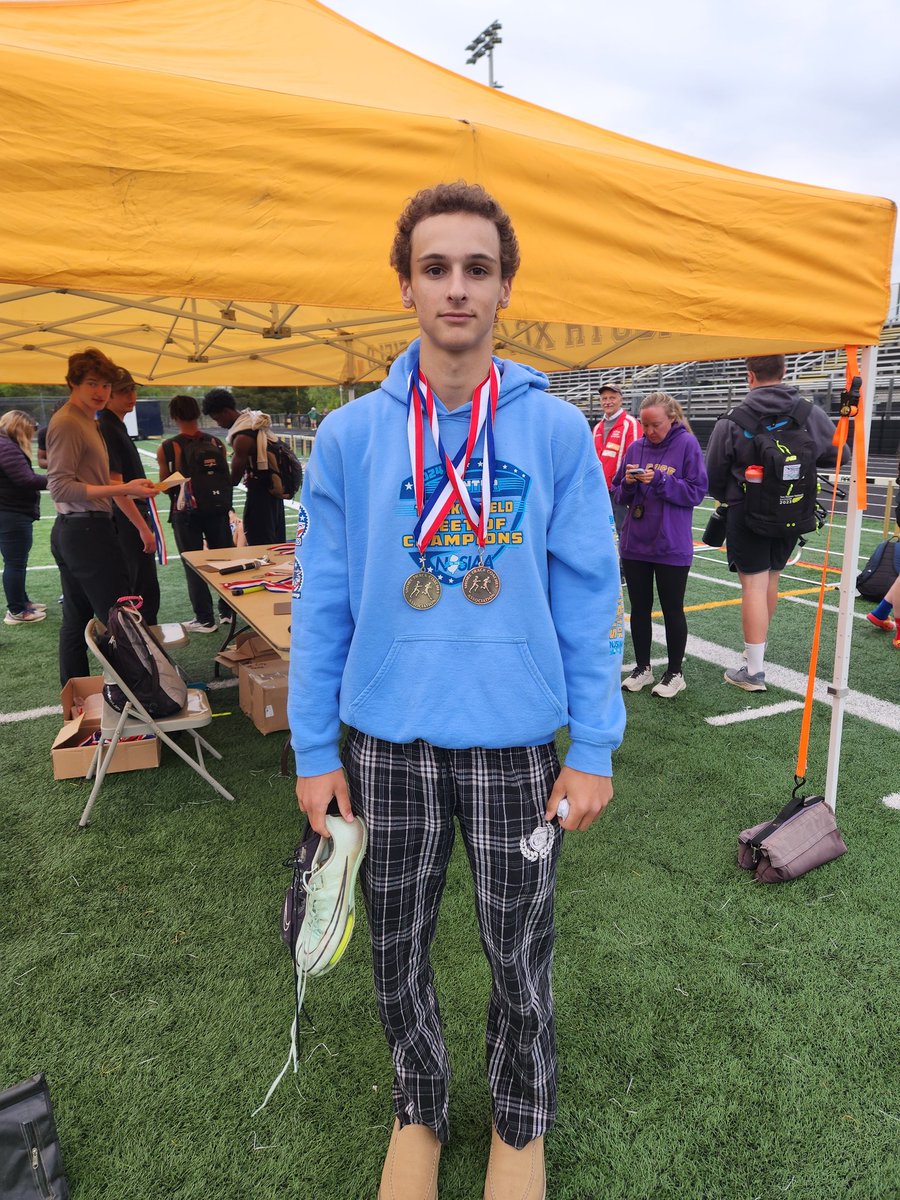 🚨🚨🚨NEW SCHOOL RECORD🚨🚨🚨
Cole Herman continues his outstanding season by breaking the 58 year old long jump school record with a jump of 22-4.5! Cole also took 3rd in high jump with a jump of 6'2. Great job Cole!
