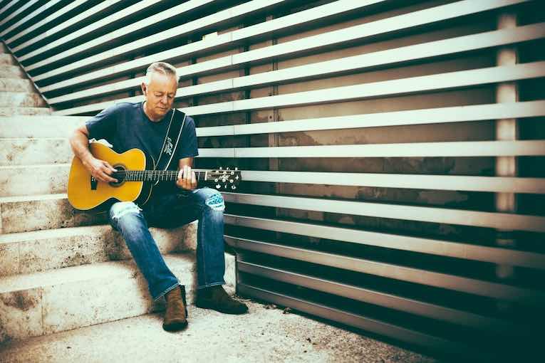 Guitarist Extraordinaire, composer, Tommy Emmanuel Releases New Video ‘Bella Soave’ a track from his upcoming album Endless Road: 20th Anniversary Edition out May 17. Check this out!
rockandbluesmuse.com/2024/05/09/tom… #tommyemmanuel