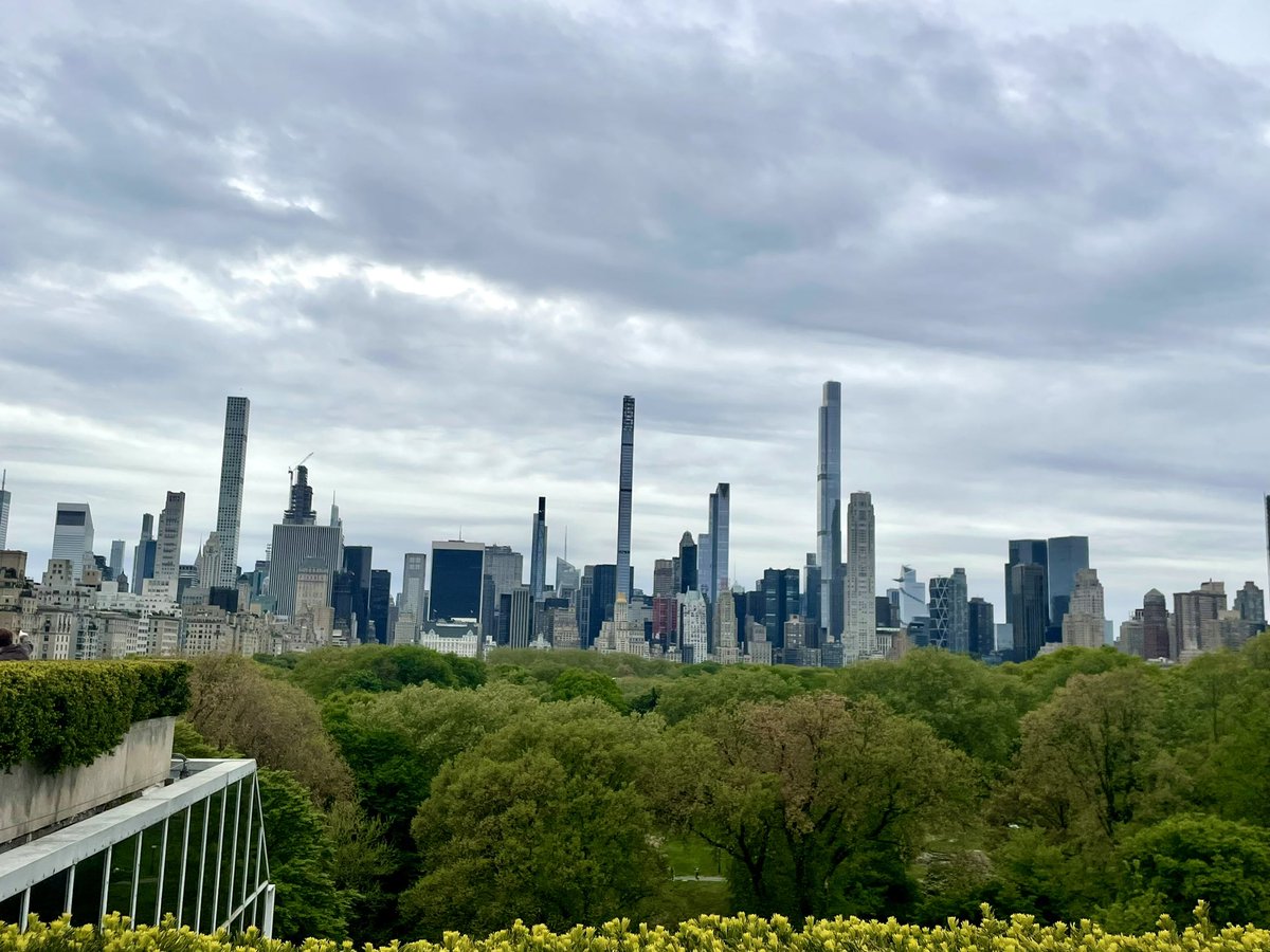 MishyNatalie's tweet photo. The view from the rooftop of the Metropolitan museum of art! The MET! 🩵 https://t.co/dnYBqZkkny