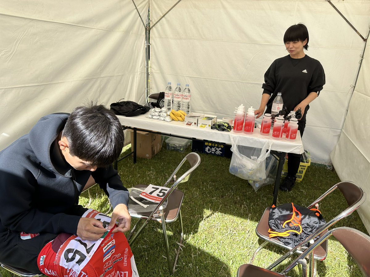 levantefuji's tweet image. ＼ツールド熊野2024／
第1ステージは9:30スタート！
補給食も準備完了🍚

観戦は是非ライブ動画🎥で‼️
youtube.com/live/10M03OkCk…

#koda
#evian
#ogk
#kabuto