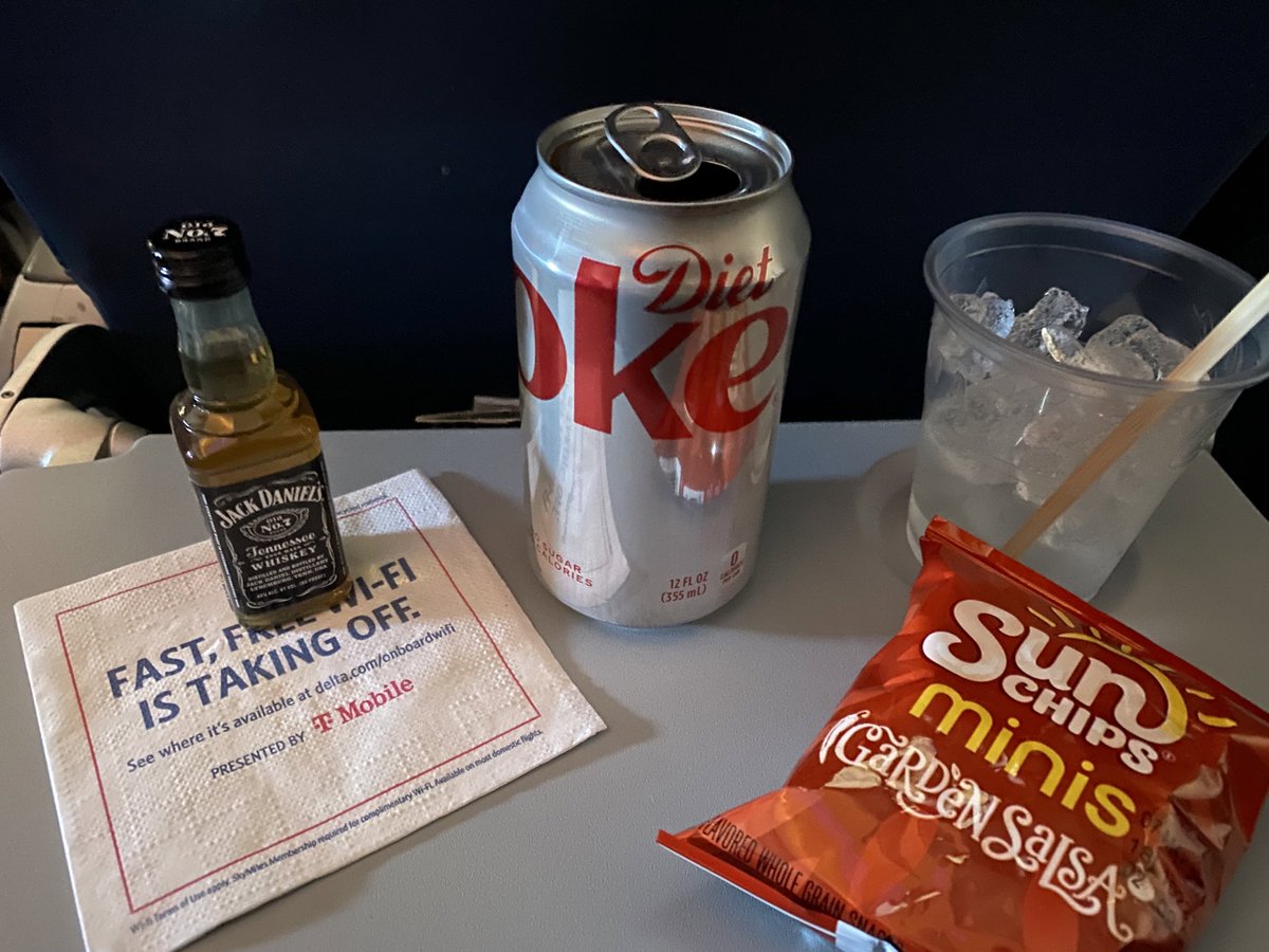 joshpapke's tweet image. Back by &quot;popular&quot; demand:
#BarfBagBlog

@Delta | #DeltaProud:
@FlyTPA🦩🔁 @flyLAXairport 🎬

@SunChips
@JackDaniels_US | @DietCoke