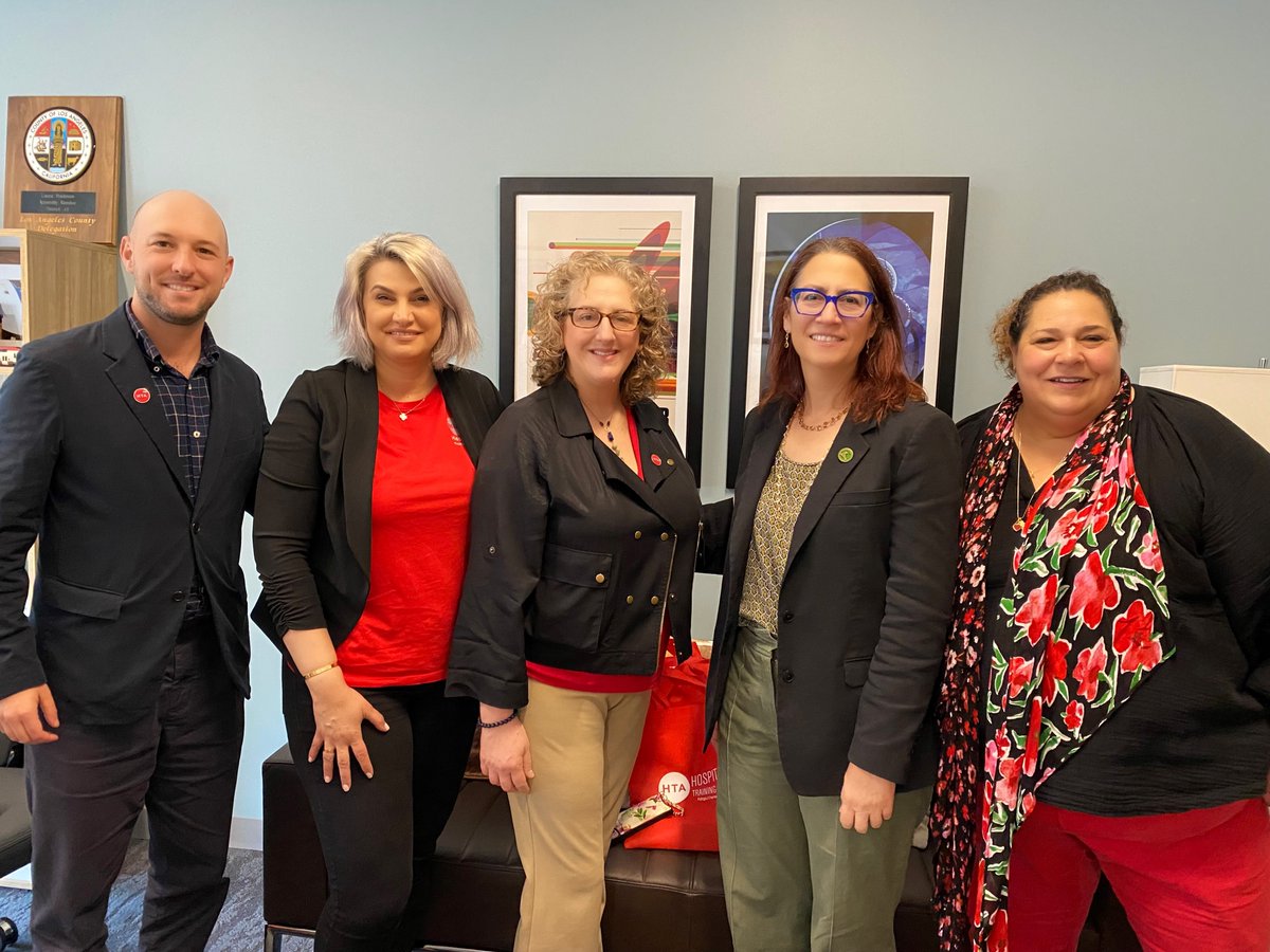 Always good to see my friends @naomigolman14 & @tweetingalong with the Los Angeles Hospitality Training Academy @LosAngelesHTA who were at the Capitol as part of @CaliforniaLabor’s Lobby Day & to hear about work they’re doing to create new jobs & opportunities for our community!