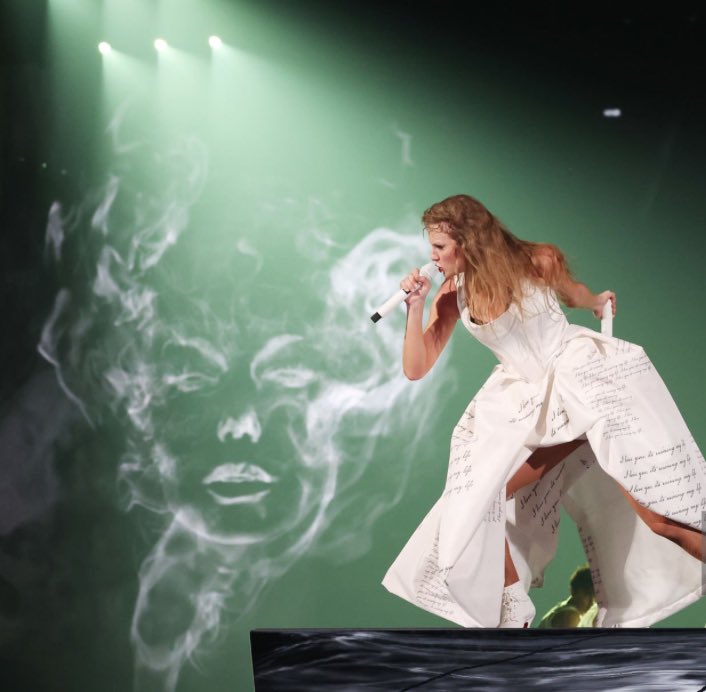 swiftalert_13's tweet image. We are excited to share a new app feature to link directly to HQ photos (when available) from the show calendar! These link to Getty Images (credit Kevin Mazur/TAS24). Big shoutout to Autumn (tstourtips_) for this feature suggestion!