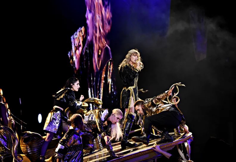 iwaitandhope's tweet photo. “I’ll never change. But I’ll never stay the same either.” - @taylorswift13
#TaylorSwift #ErasTour #TSTTPD #FearlessTour #reputationTour https://t.co/YdkZk43KjM
