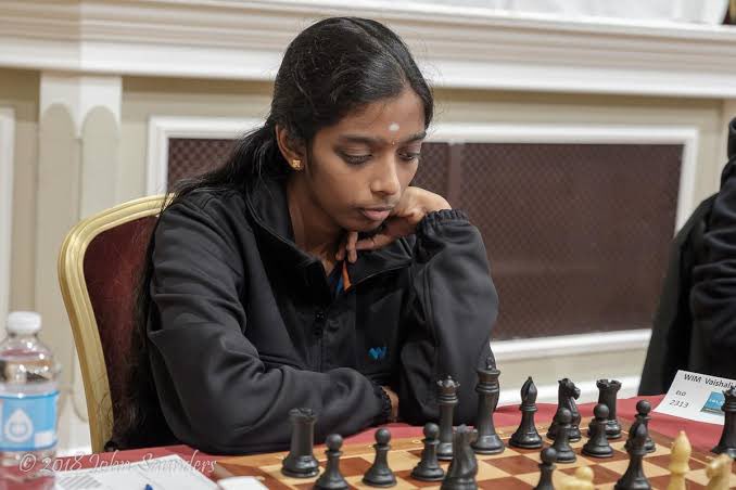 Queenbeebuzzz's tweet image. @chessvaishali Vaishali Rameshbabu you are absolutely outstanding. FIDE officially conferred title of Grandmaster. With brother Praggnanandhaa Rameshbabu first ever sibling pair to be conferred the Grandmaster title. #siblingjoy #ChessGrandmasters @rpraggnachess @chessvaishali