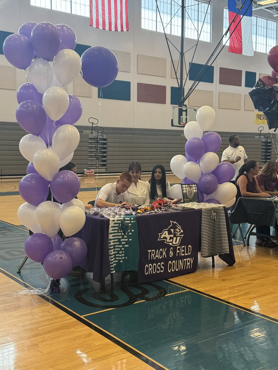 Pebble Hills Boys Basketball (@thehillshoops) on Twitter photo Congratulations to <a href="/BarajasMark/">Mark Barajas</a> for signing his NLI to run <a href="/ACUedu/">Abilene Christian University</a> 🏃🏻@CoachBarrioPHHS <a href="/CoachVicencio/">Kevin Vicencio</a> <a href="/PHills_HS/">Pebble Hills High School</a> <a href="/APRIL_PHHS/">April Marie Ortega-Valdez</a> Congratulations to <a href="/BarajasMark/">Mark Barajas</a> for signing his NLI to run <a href="/ACUedu/">Abilene Christian University</a> 🏃🏻@CoachBarrioPHHS <a href="/CoachVicencio/">Kevin Vicencio</a> <a href="/PHills_HS/">Pebble Hills High School</a> <a href="/APRIL_PHHS/">April Marie Ortega-Valdez</a>