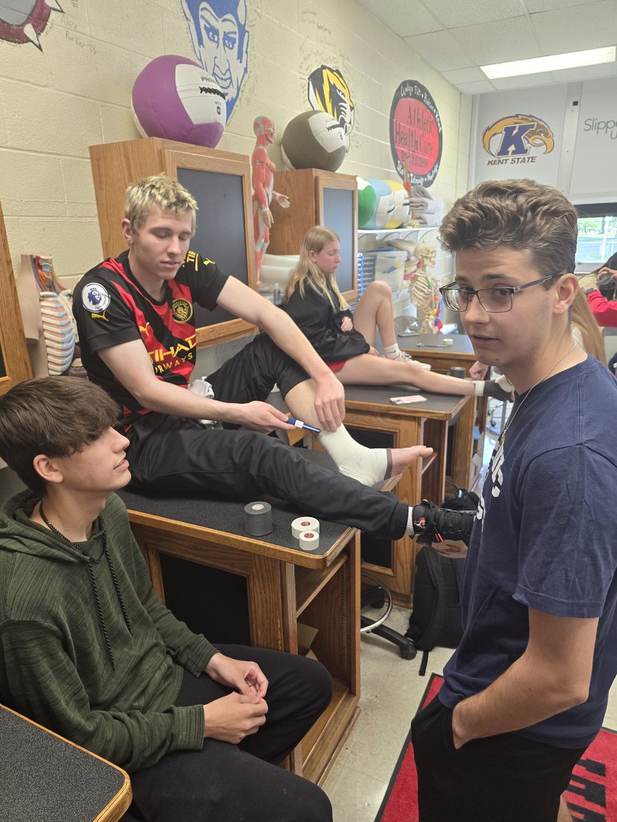 KentSchoolsCTE's tweet photo. Athletic Health Care and Fitness students working on skills needed in the pathway. #kentriderpride @THSCounselors @CFHS_Counseling @WoodridgeWHS @hudsonohschools @HudHSGuidance @SMFHScounseling @SMFSchools @sixdistrictCTE https://t.co/lgou5yVwkY