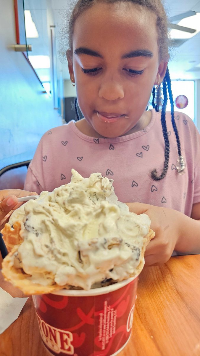 Coldstone date with the 1st lady...

And I'm not eating Mint chip!