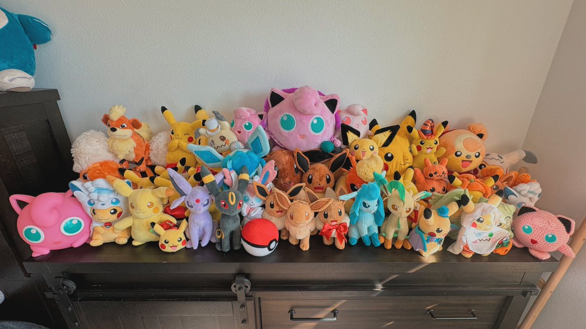 alright… the more important ones found their way on the dresser, the rest gotta go up on the headboard 😭