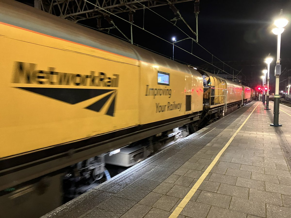 A rare visitor to the station overnight: one of the rail grinding trains that works to keep the rails themselves in the best condition for trains to run along them. Find out more about our track maintenance trains at networkrail.co.uk/running-the-ra…