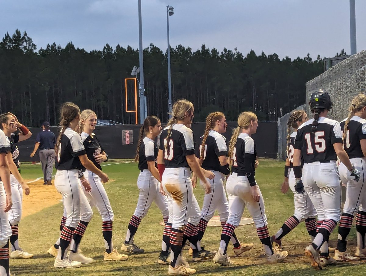 It's gone!

Bella Campbell pulls one down the line and it clears that 200 sign in left field. That's a home run.

<a href="/Creekside_SB/">Creekside Softball</a> up 6-1 in B4.