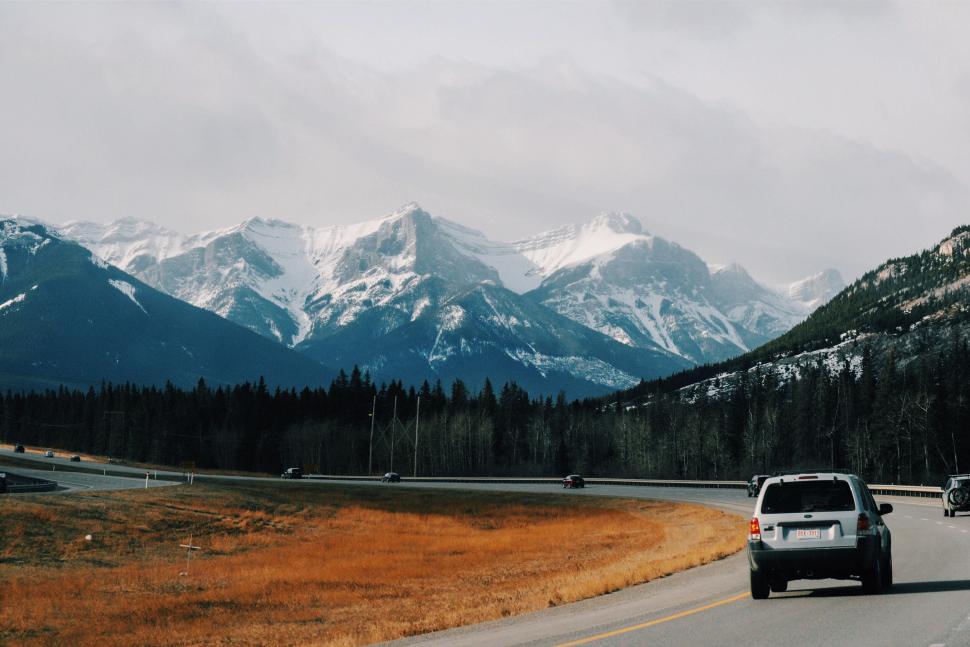 It's not about the destination, it's about the journey. 🗺️When was your last roadtrip? 👀What did you see/experience?