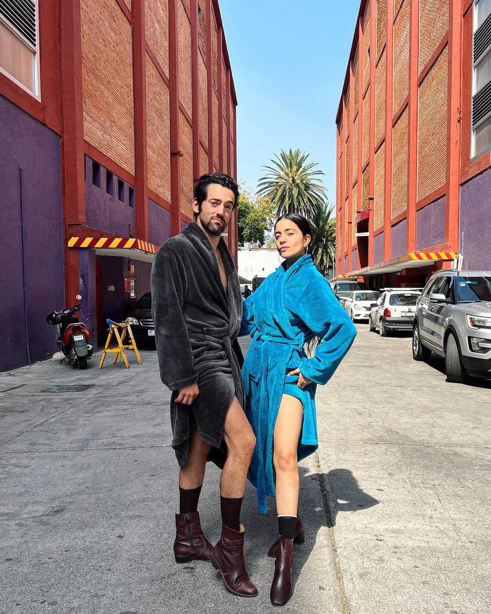 Belascoarán y la chica de la cola de caballo: la pareja mas sensual del set 🦵🦵🕵️‍♂️🕵️

📸: <a href="/paugaitan/">paulina gaitan</a> 

¿Ya viste Belascoarán? @netflixlat