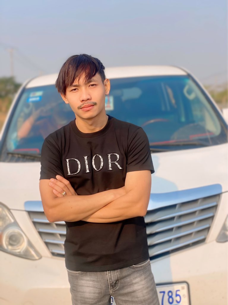 BroDeeCambodia's tweet photo. តាក់សុី ប៉ោយប៉ែត - ស្វា���សុីសុផុន 💵😁🚕
#goodmorning #friday #taxidriver https://t.co/GHVkwE2USt