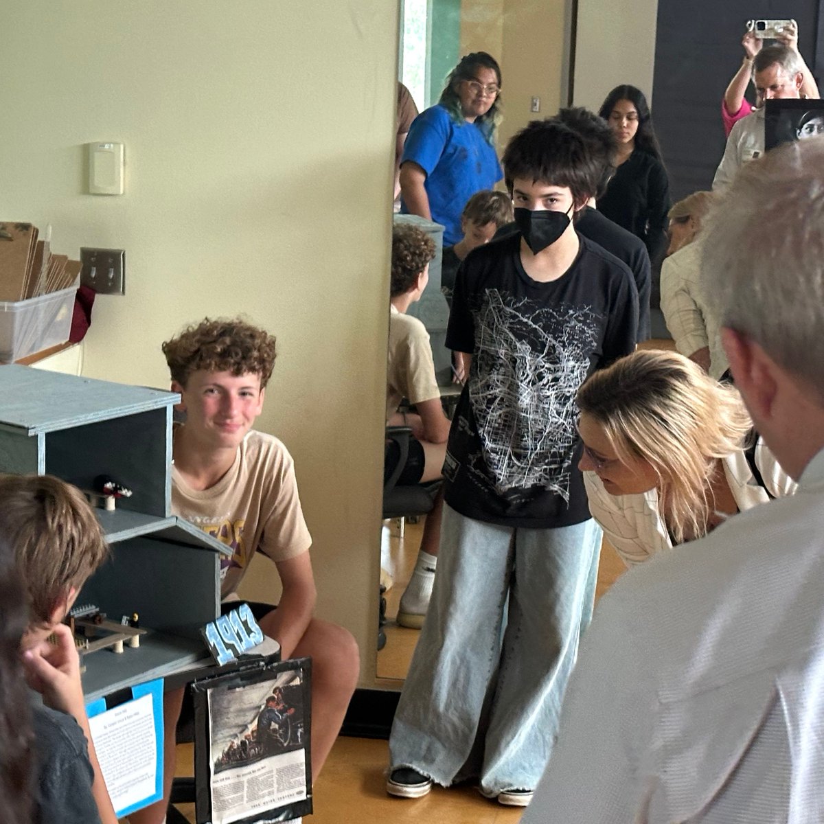 Anne Frank IA tweet media