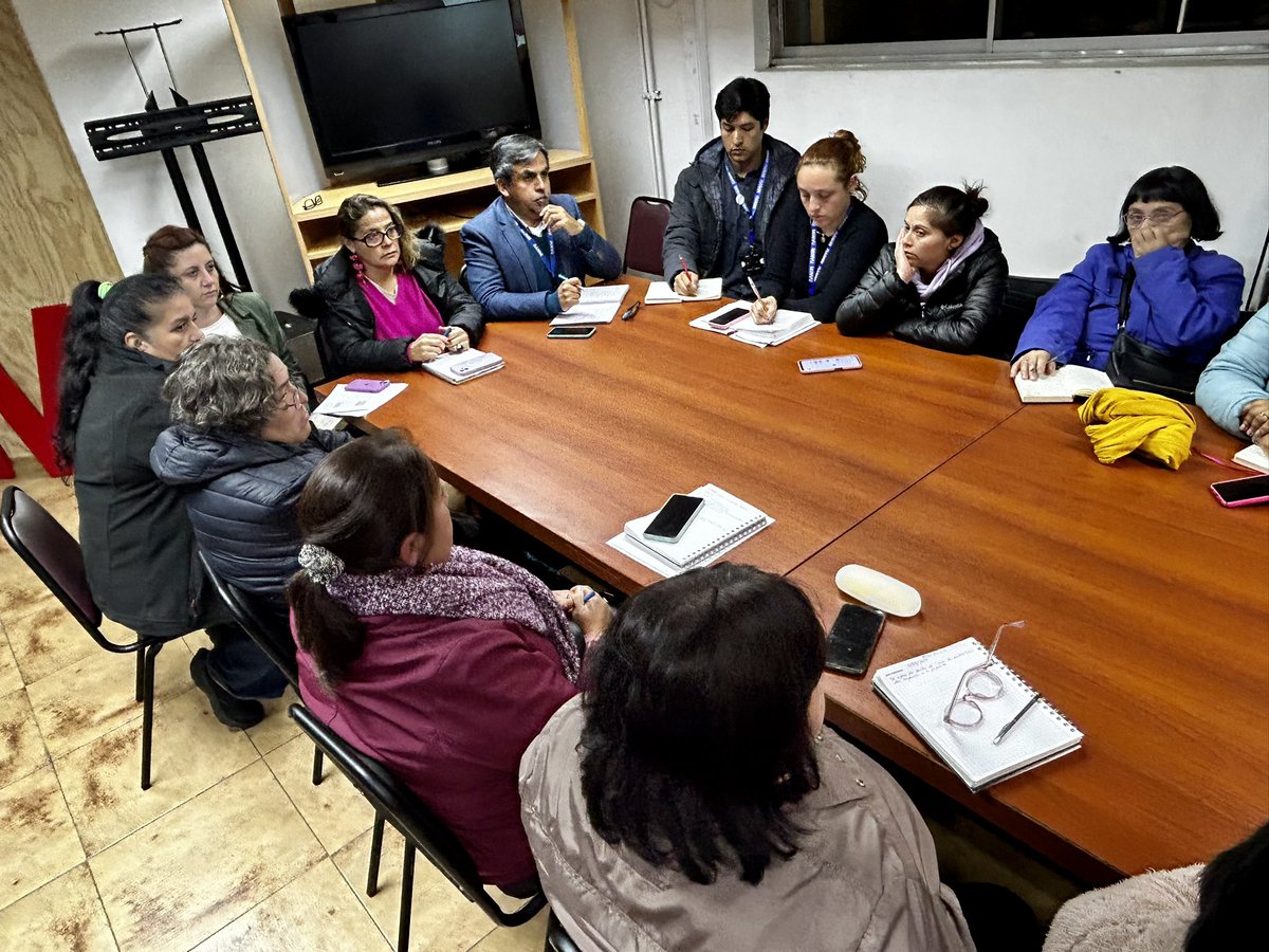 ▶️ Equipo @serviulosrios, junto a Seremi @Minvulosrios @trivinos_daniel , se reúnen con familias y dirigentes de “Guacamayo 3” de #Valdivia en mesa técnica, para analizar avances y compromisos de dicho proyecto habitacional.
#PlanEmergenciaHabitacional
@Minvu @herviazamudio