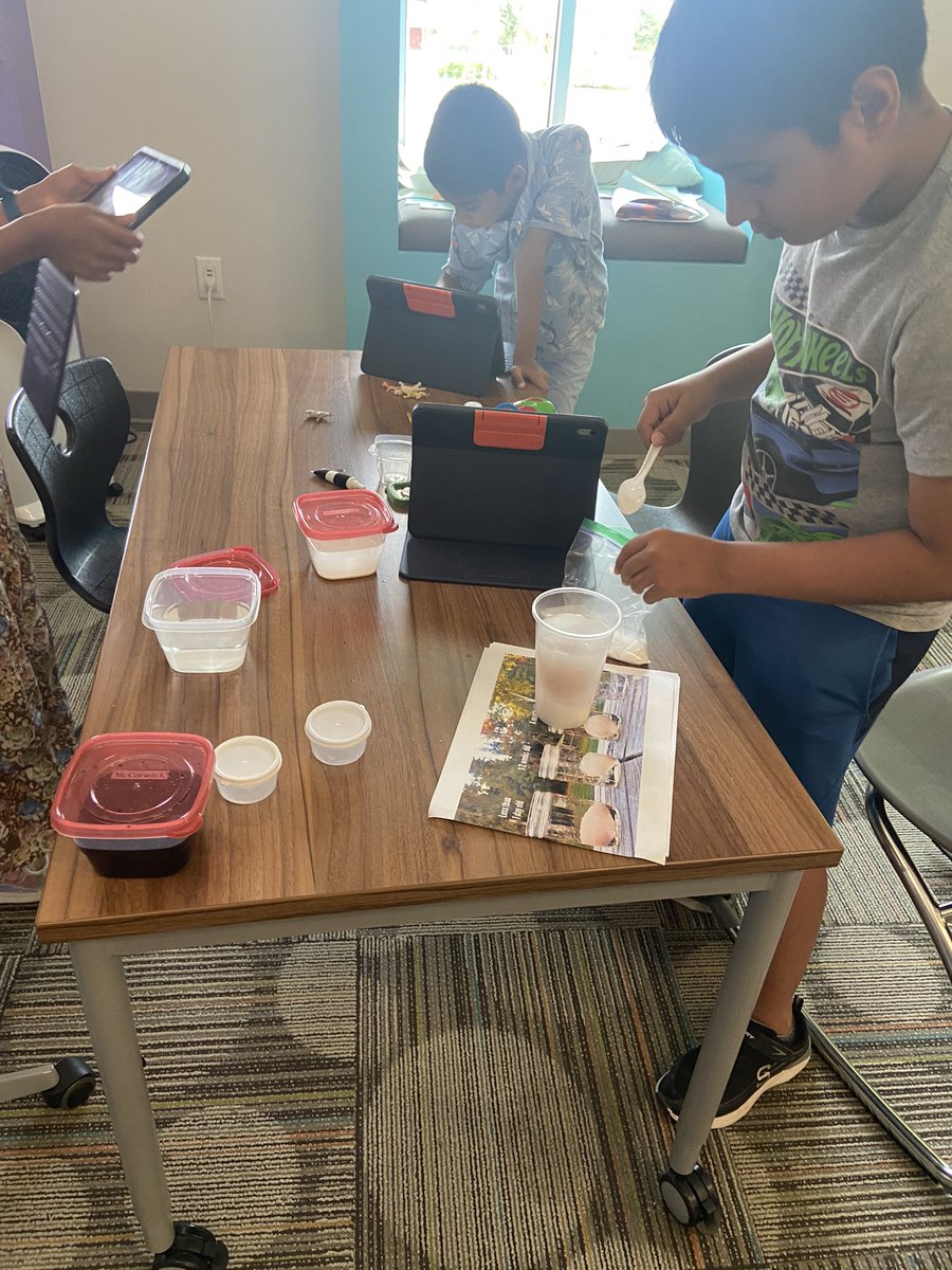 Kristi_Howard18's tweet photo. Green 3 is hard at work on their Science Fair projects! I can’t wait to see their final products! #sciencefairfun https://t.co/wfXvPpCayZ