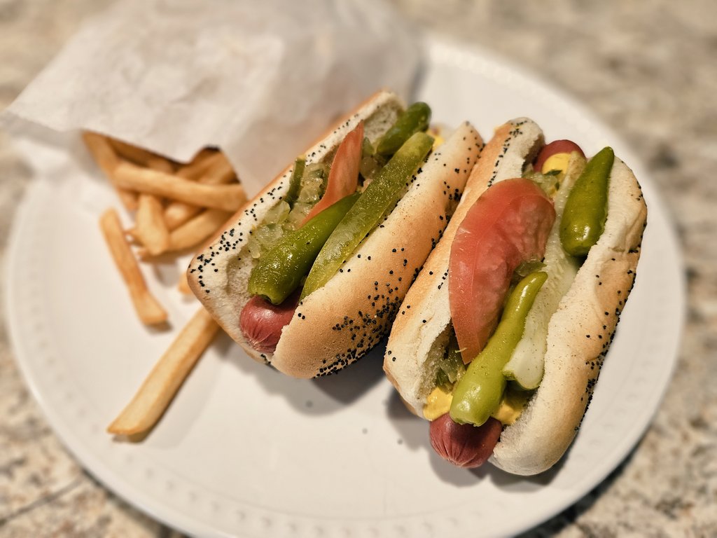 Hot dog night!  🔥🔥🔥
#chicagostyle #hotdog

From Nicky's Gyro - Crown Point, IN