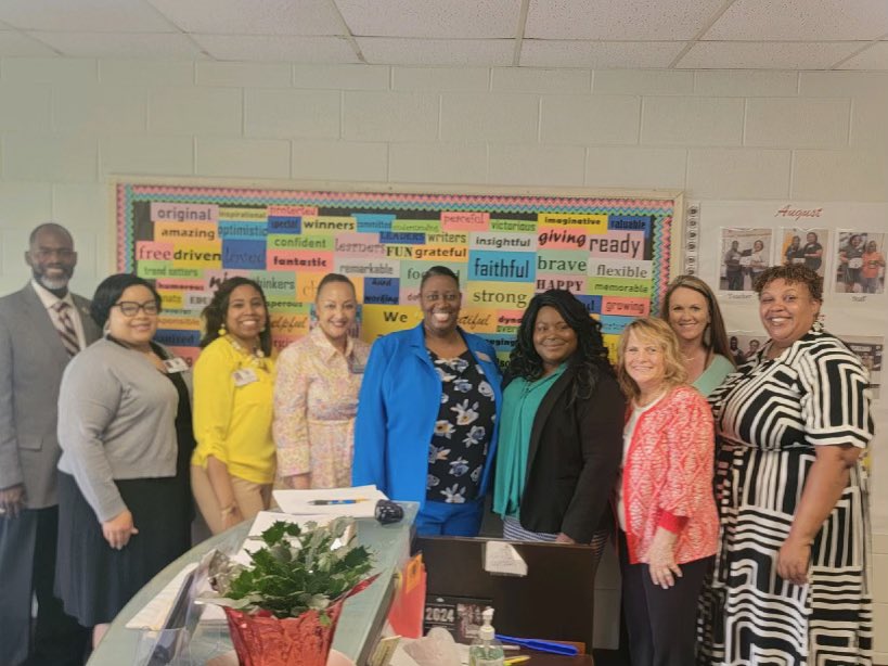 Literacy_Wynns's tweet photo. Atlanta Public School District leaders visited Mississippi schools this week ❤️ Two full days of classroom visits and cross-state collaboration focused on improving literacy outcomes for students! @AtlantaPublic  @MissDeptEd https://t.co/5GNINnwRzE