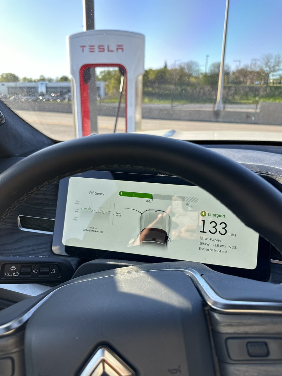 PandaSayzWhat's tweet image. It&apos;s happening! #lectron. Flawless plug and charge @RivianTrackr.