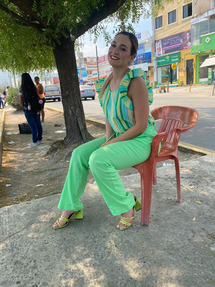 Aqui casual tomando el sol en el bule 😎Constatando que #CdVictoria rompió su record histórico al alcanzar este jueves la temperatura más alta de 47.4 grados centígrados 🥵🥵🥵
.
#CdVictoria #Tamaulipas #noticias #news #newsanchor #newsdirector #NewsProducer #newsreporter #tvhost