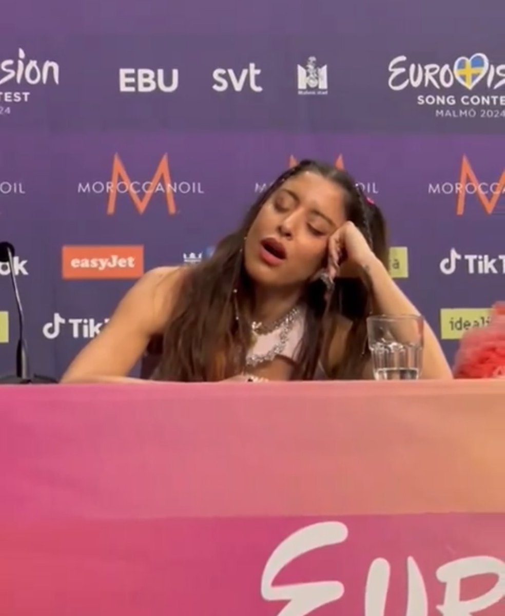 escluuk's tweet image. some heroes don't wear capes