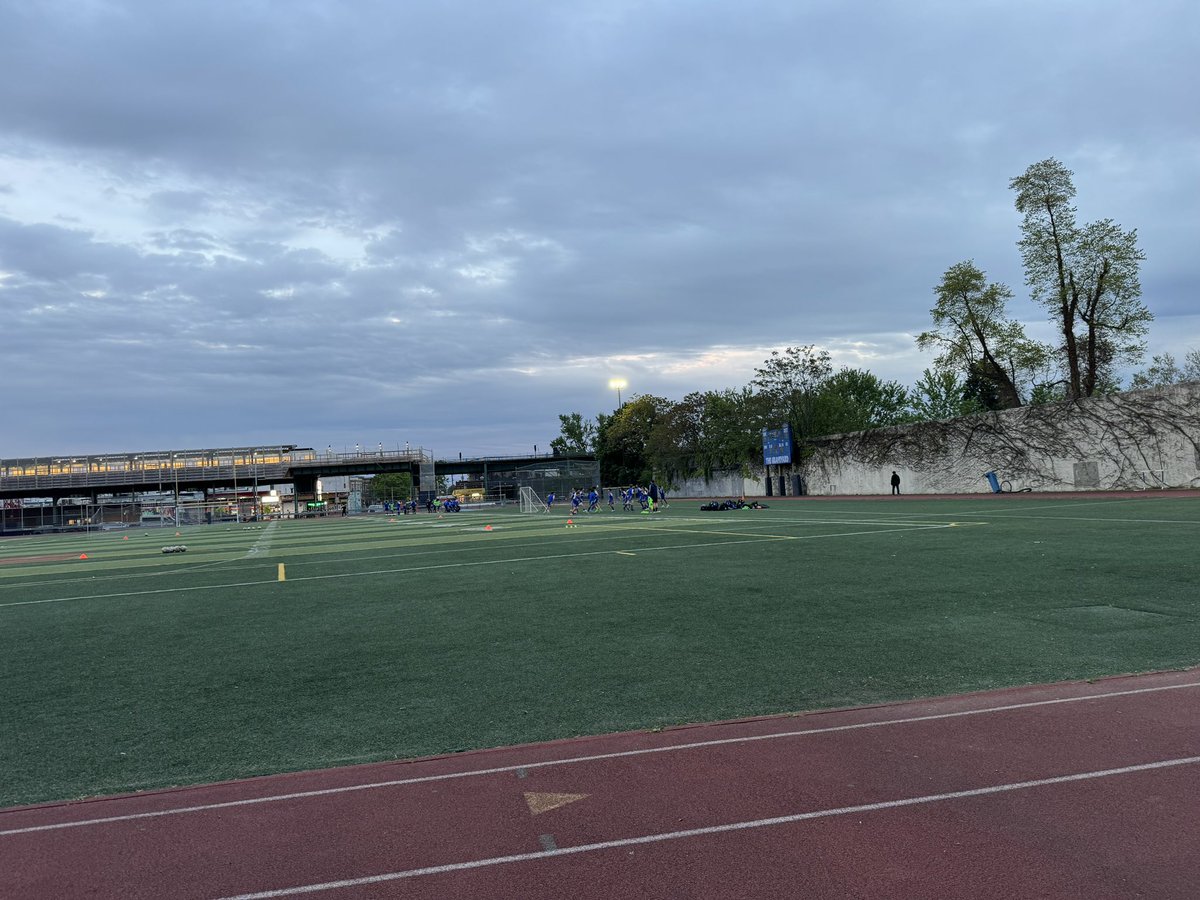 hfernandez01's tweet image. Working mom…taking kid to
Soccer practice &amp;amp; getting on with my favorite peeps….#geriafloat #AGS24 @AmerGeriatrics