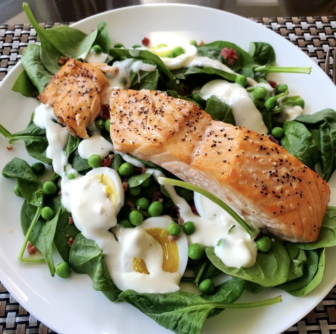 Spinach salad two day, two ways. 
#yegfood #sousvidesearedChicken #plankedsalmon 😋