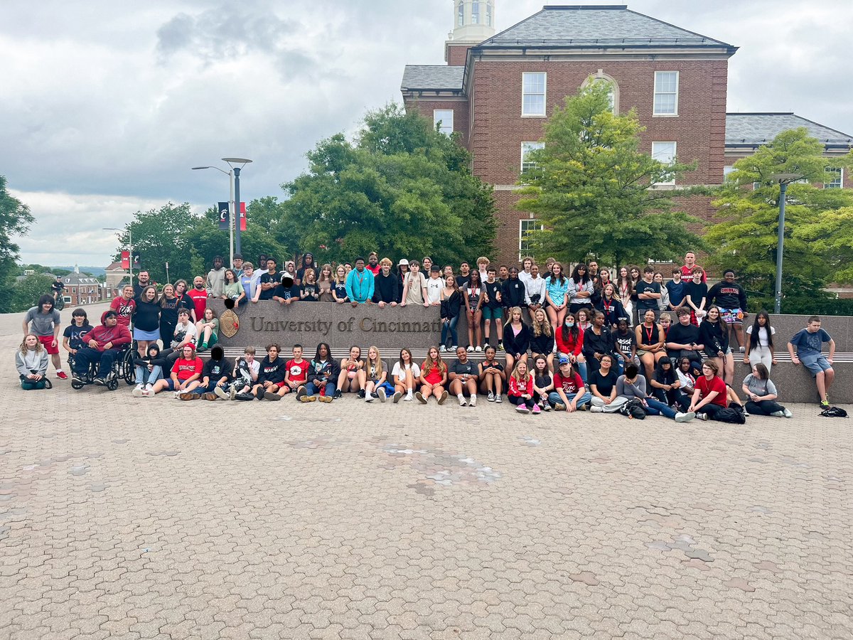 Such a great day with our 8th graders at <a href="/GoBEARCATS/">Cincinnati Bearcats</a> touring campus, learning about the college experience &amp; getting to spend some time in the rec center✨

Thanks for having us❤️🐾

#DPwildcats #Bearcats