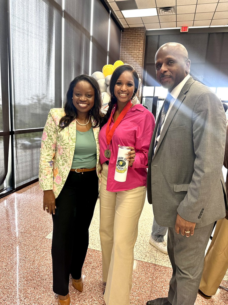 One of my favorite events of the year is the Class of 2024 Superintendents Top 100 event! What a blessing to celebrate the top 10 from each of our 10 high schools! They are all graduating from #myAldine with choices and opportunities! Congratulations @NimitzHS_AISD!