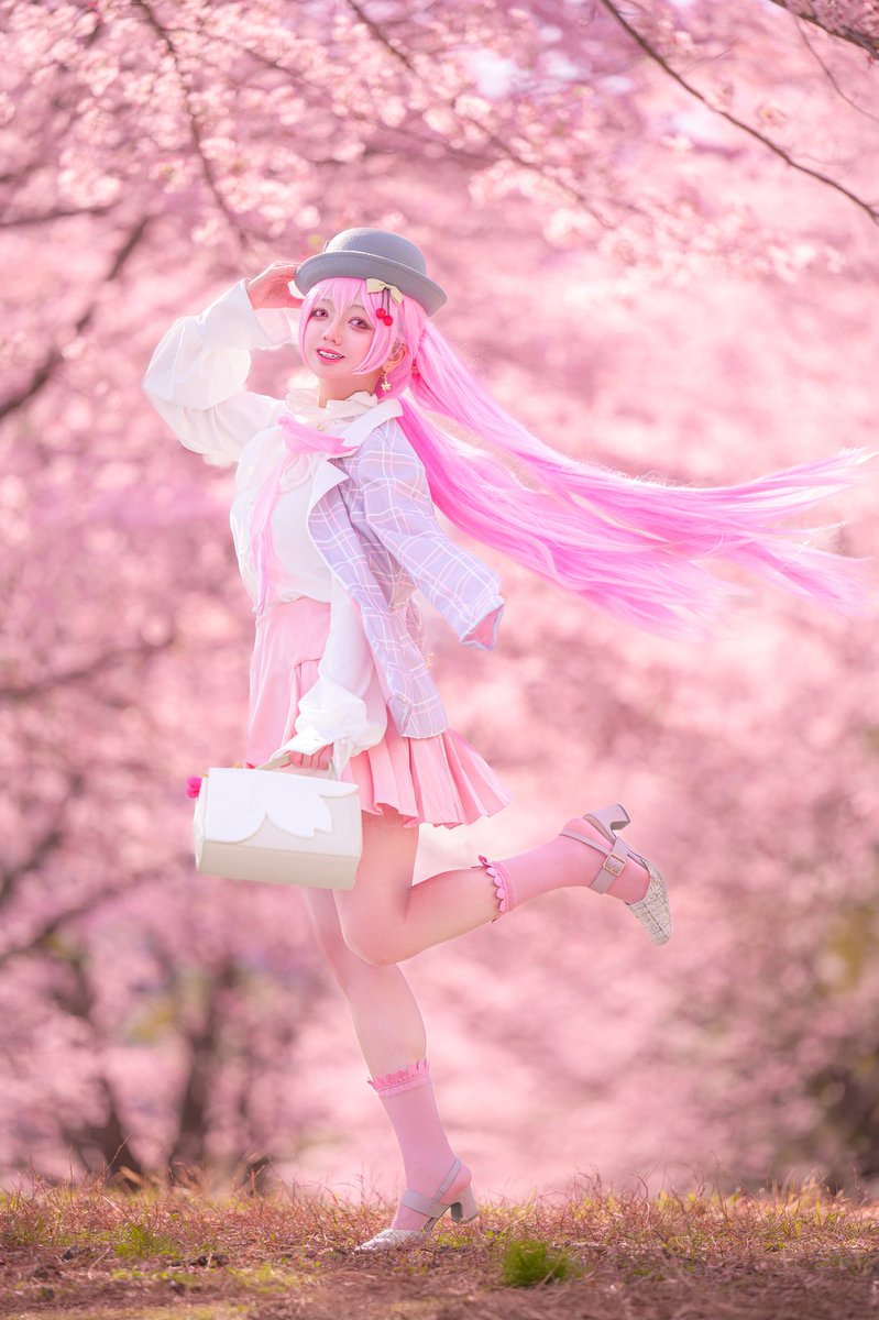 Cosplay
桜ミク🌸お花見コーデ

春はとっくに終わったけど
まだまだ桜の写真をあげます🌸

📸：@torikami_hk 

 #桜ミク
 #りこのこすぎゃらりー