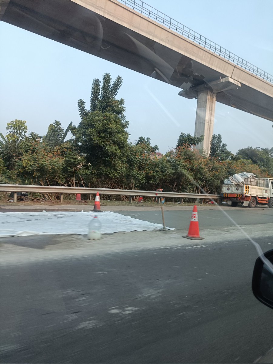 Jagorawi KM12 arah jakarta tersendat karena ada perbaikan jalan <a href="/RadioElshinta/">Radio Elshinta</a>