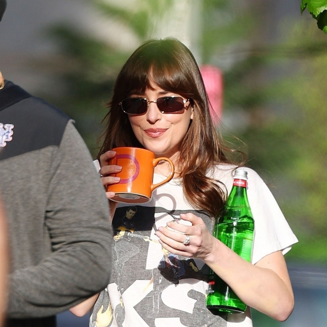 Dakota Johnson Pauses Filming 'Materialists' in Tribeca

More images at: gawby.com/photos/248935

#DakotaJohnson #Materialists #TribecaFilm #FilmProduction #ActressLife #OnSetLife #FilmingPause #HollywoodNews #EntertainmentHeadlines #CelebrityUpdates